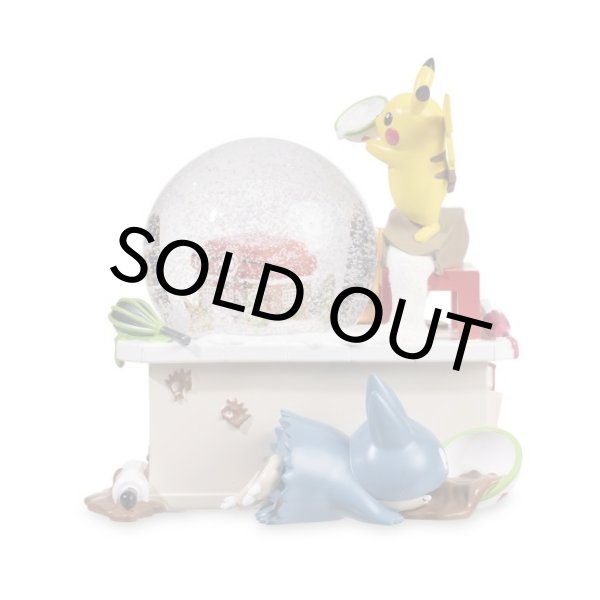 画像2: 【海外限定】Mixing Up Fun Pok?mon Holiday Snow Globe【その他】※1月21日20:00販売開始 (2)