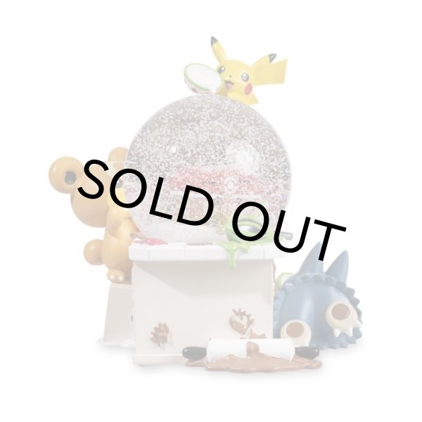 画像4: 【海外限定】Mixing Up Fun Pok?mon Holiday Snow Globe【その他】※1月21日20:00販売開始 (4)