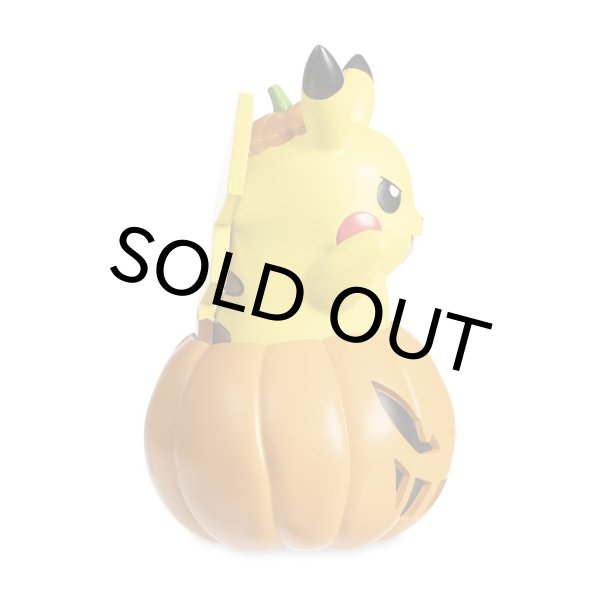 画像3:  ※動画開封商品【海外限定】Pikachu Pokémon Halloween Garden Statue【その他】 (3)